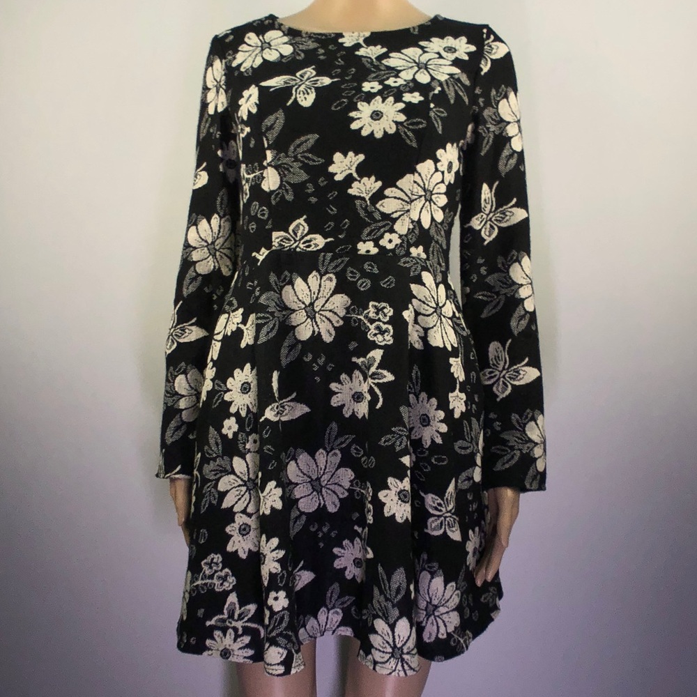 NEW Danity floral long sleeve dress